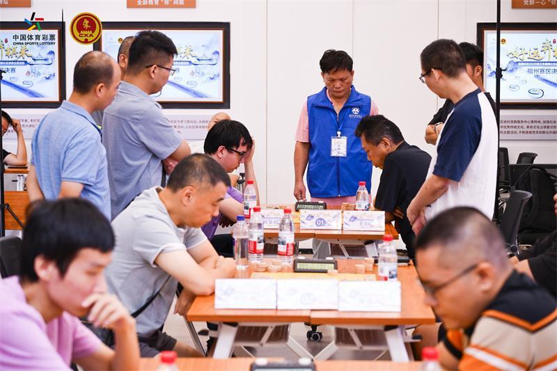 台上展现八, 静心观战, 助力推动象